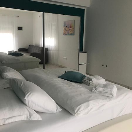 Apartments Villa Lili Umag Bagian luar foto