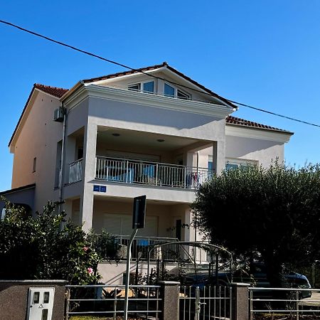 Apartments Villa Lili Umag Bagian luar foto