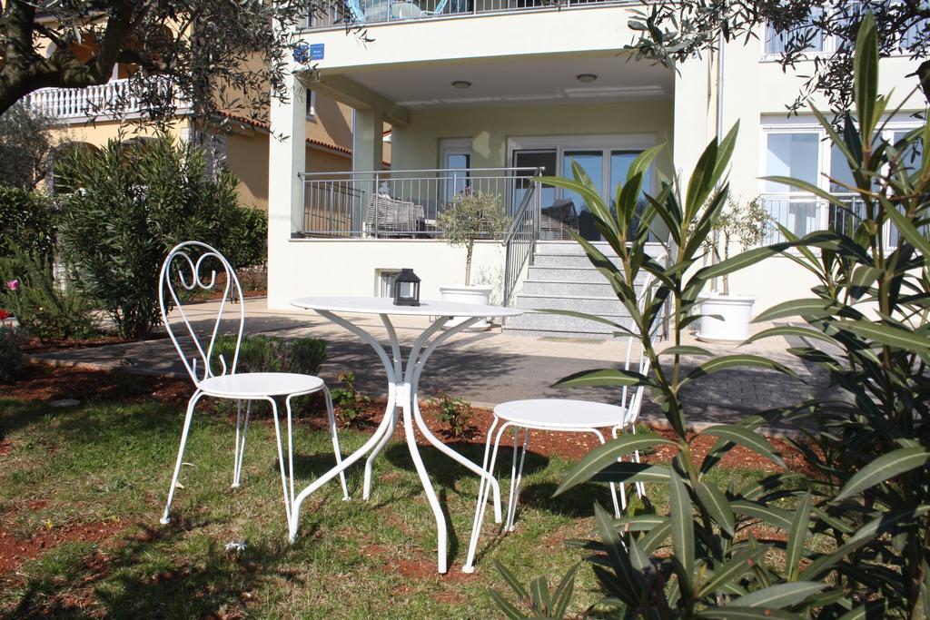 Apartments Villa Lili Umag Bagian luar foto