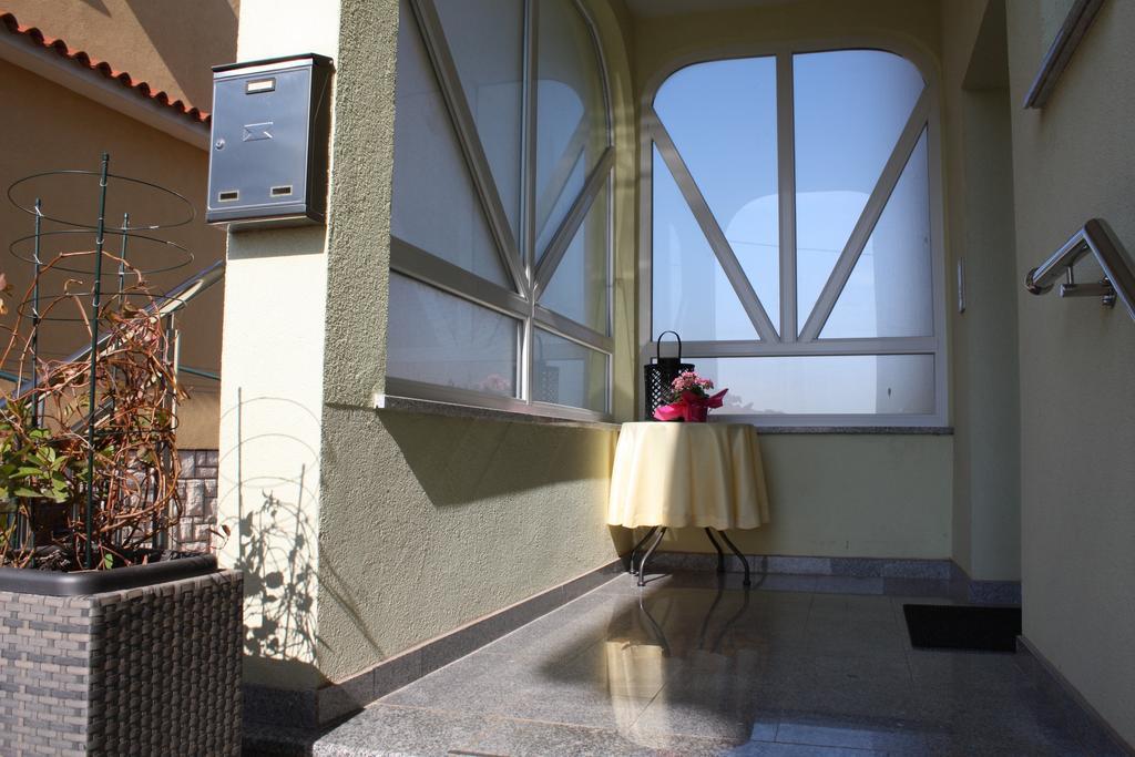 Apartments Villa Lili Umag Bagian luar foto