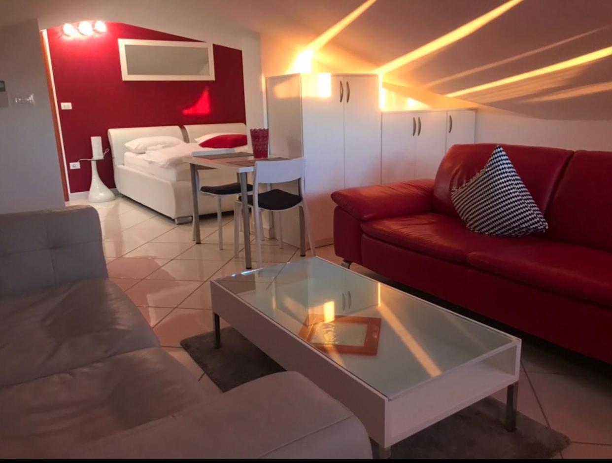 Apartments Villa Lili Umag Bagian luar foto