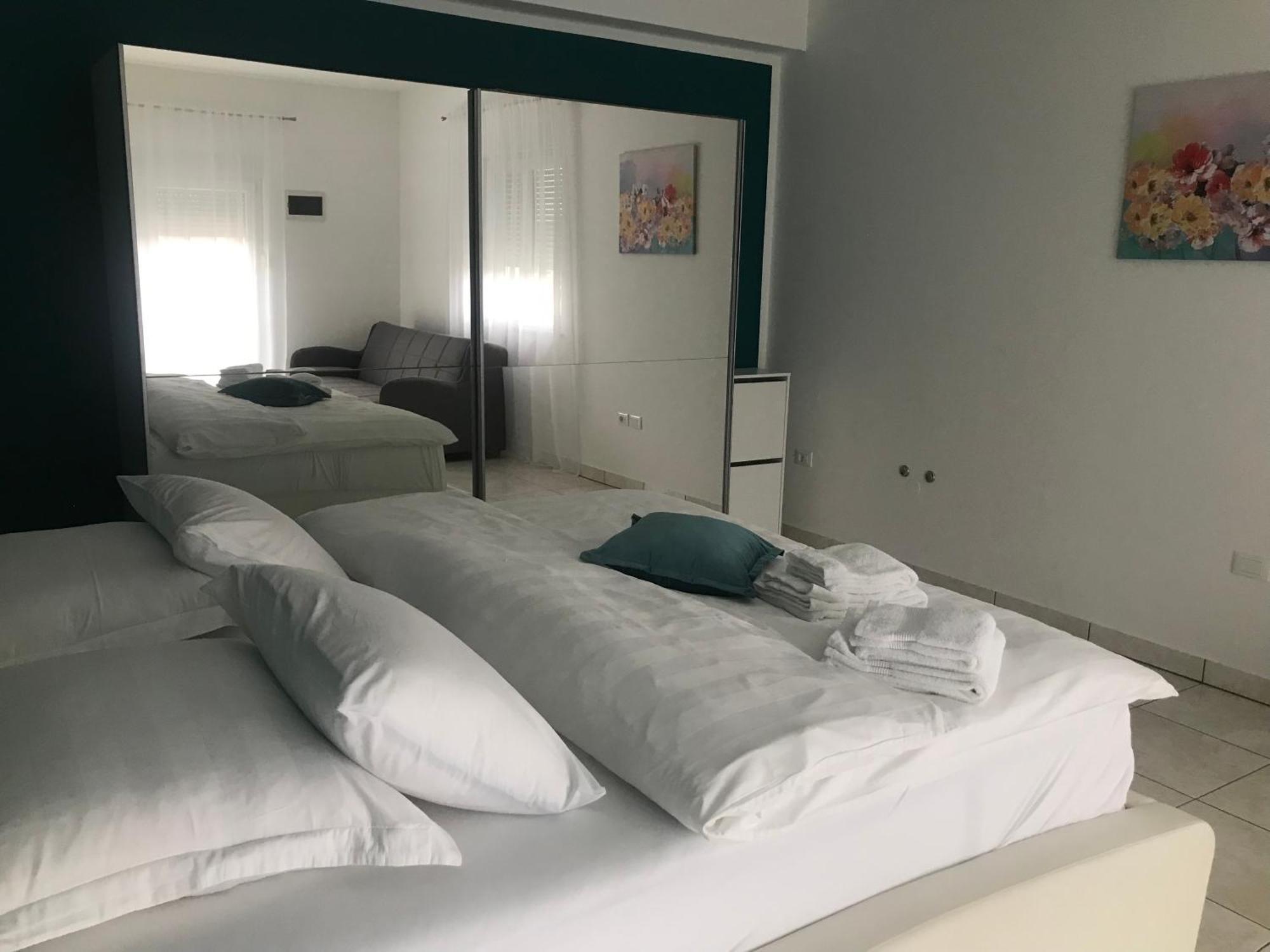 Apartments Villa Lili Umag Bagian luar foto
