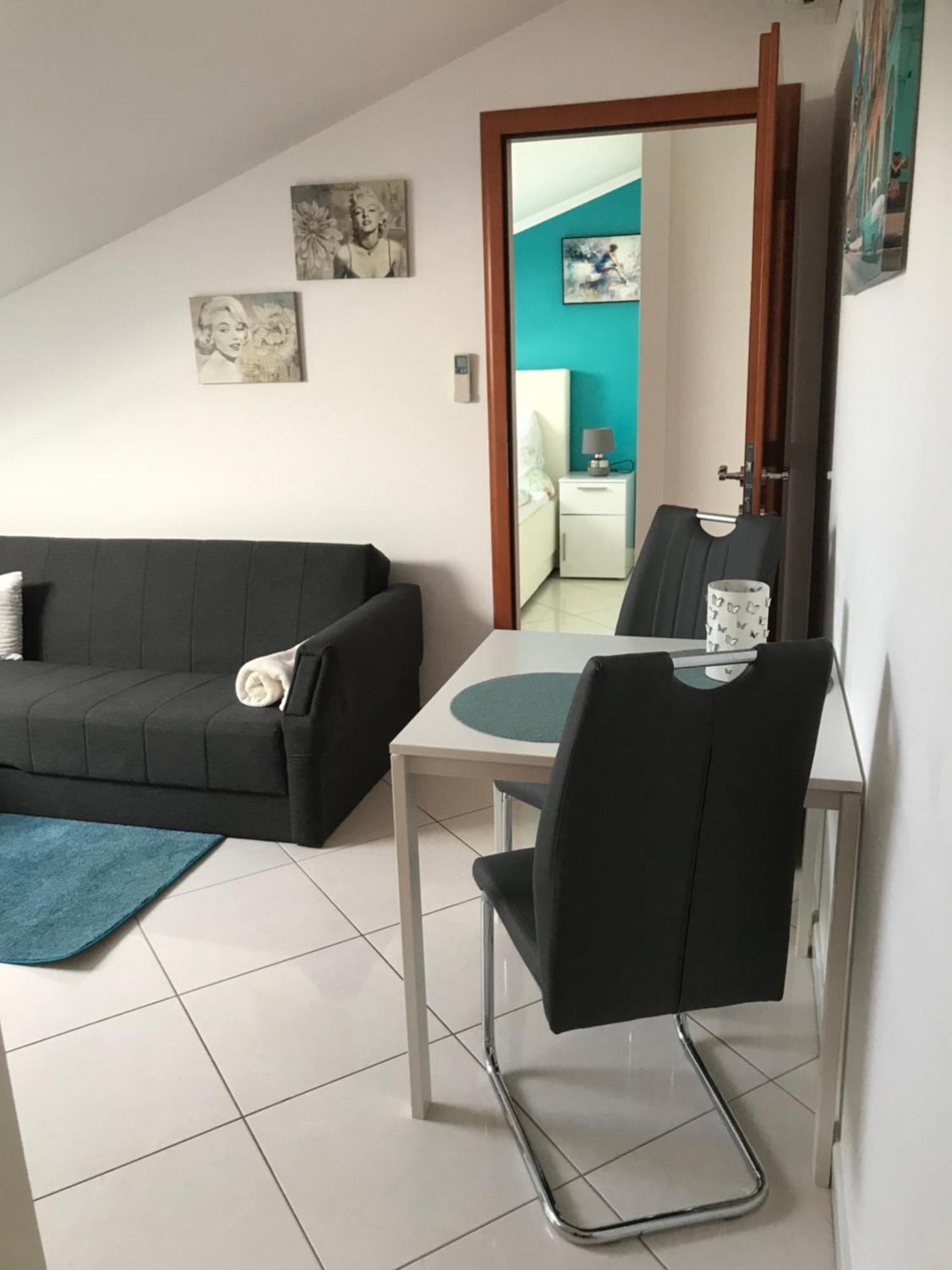 Apartments Villa Lili Umag Bagian luar foto