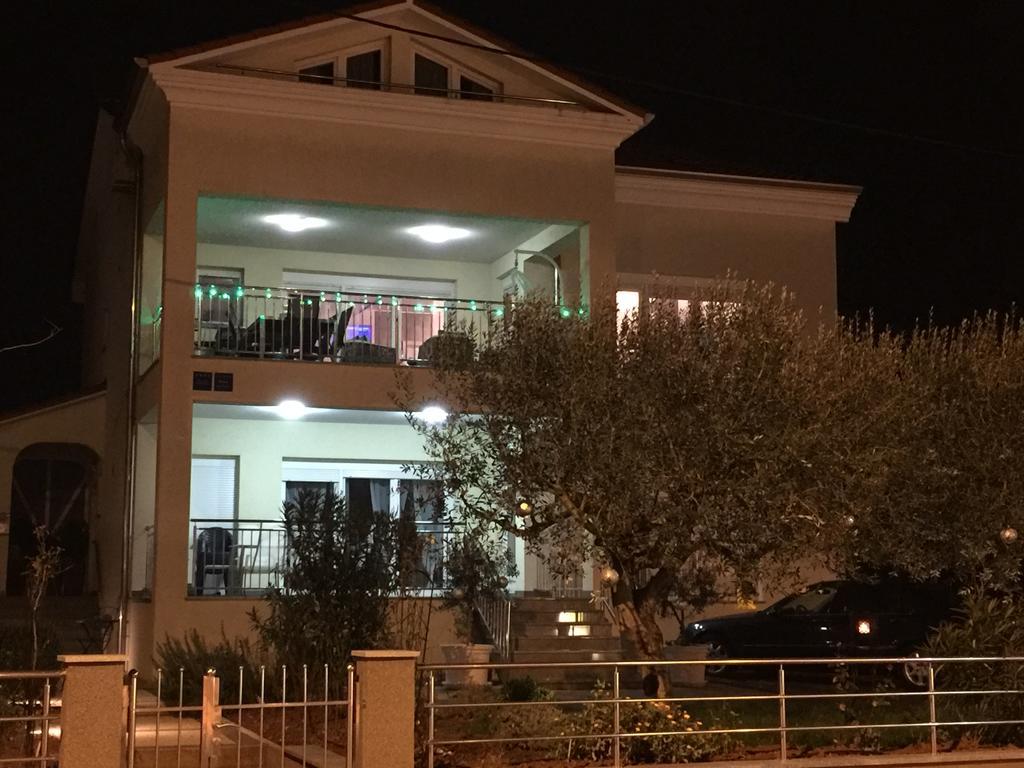 Apartments Villa Lili Umag Bagian luar foto