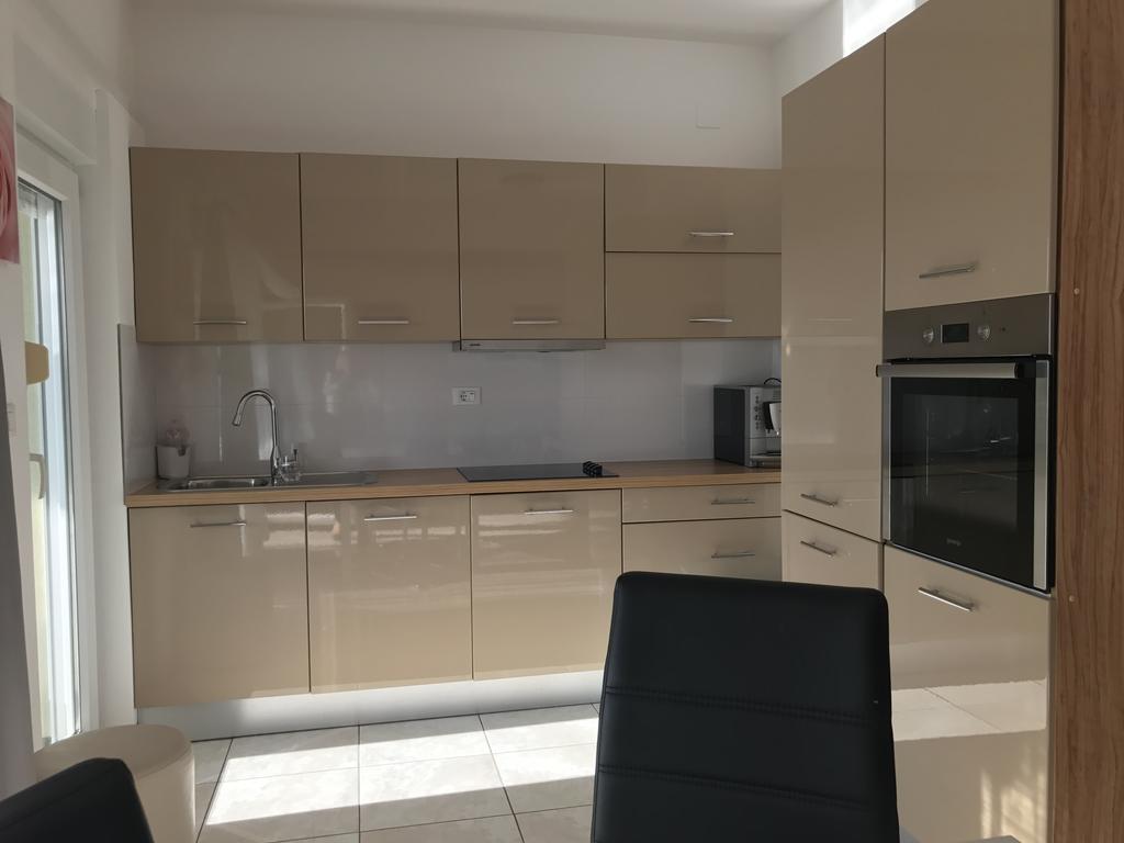 Apartments Villa Lili Umag Bagian luar foto
