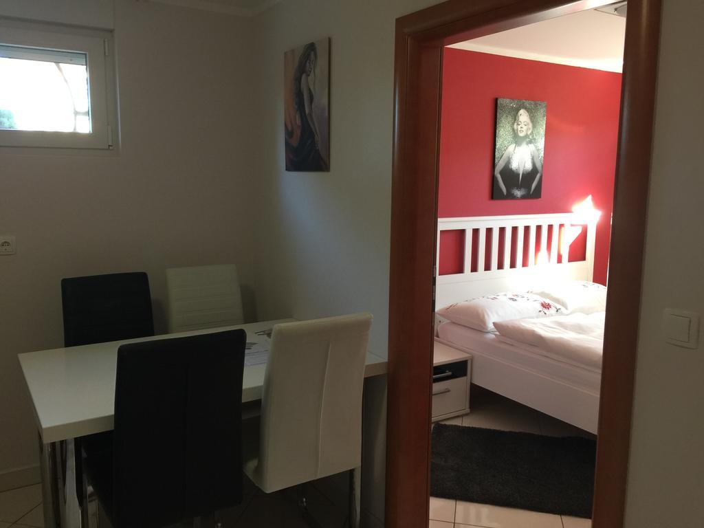 Apartments Villa Lili Umag Bagian luar foto